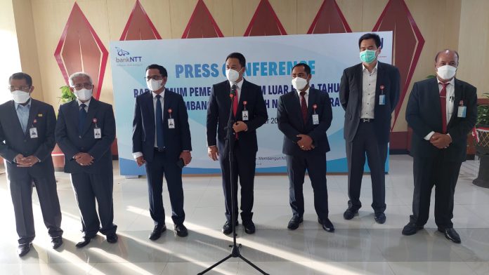 Dirut Bank NTT dan Direksi