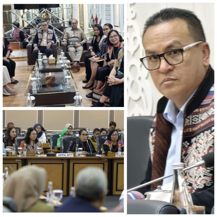 Ibu-ibu NTT di Senayan