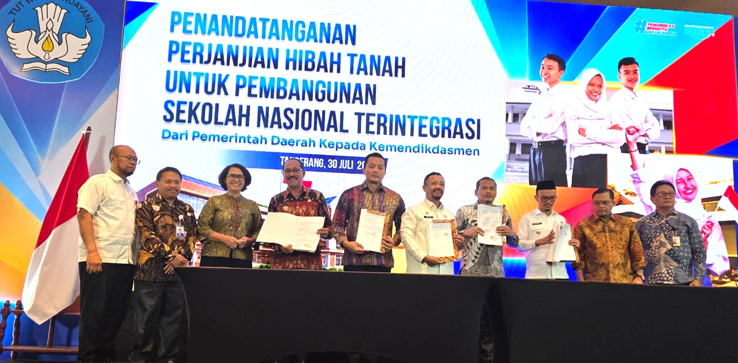 Paulus S.K. Limu Teken Hibah Lahan, Sumba Tengah Bersiap Bangun Sekolah Nasional Terintegrasi